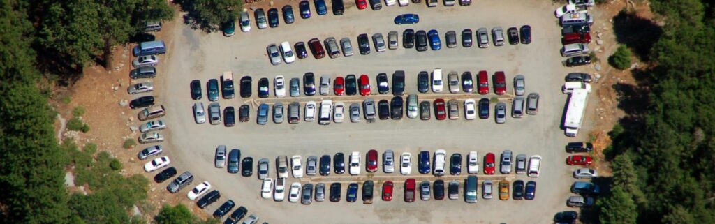 Parkplatz mit vielen Transportern und N1-Fahrzeugen - NoVA-Entfall.